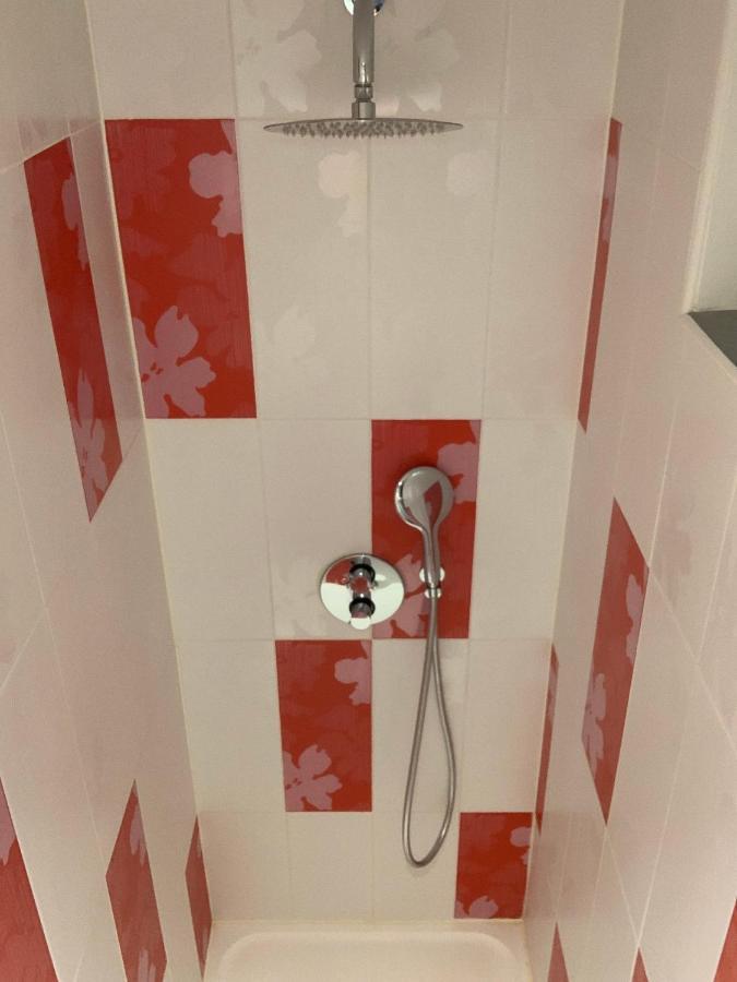 Clos Du Cardinal Avec Piscine L'Isle-sur-la-Sorgue Bagian luar foto